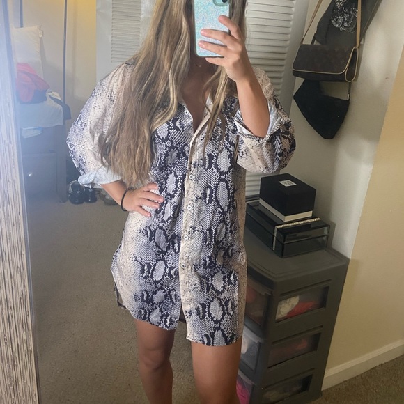 Snakeskin print button down dress - Picture 3 of 5
